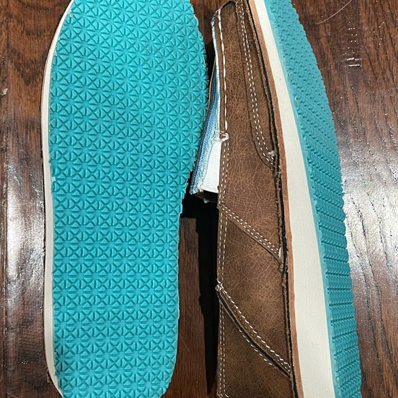 Very G Leather Loafers NWOT - Picture 2 of 2